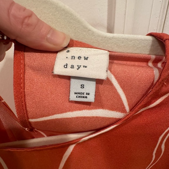 Flowy dress, white and salmon colored - Picture 4 of 5